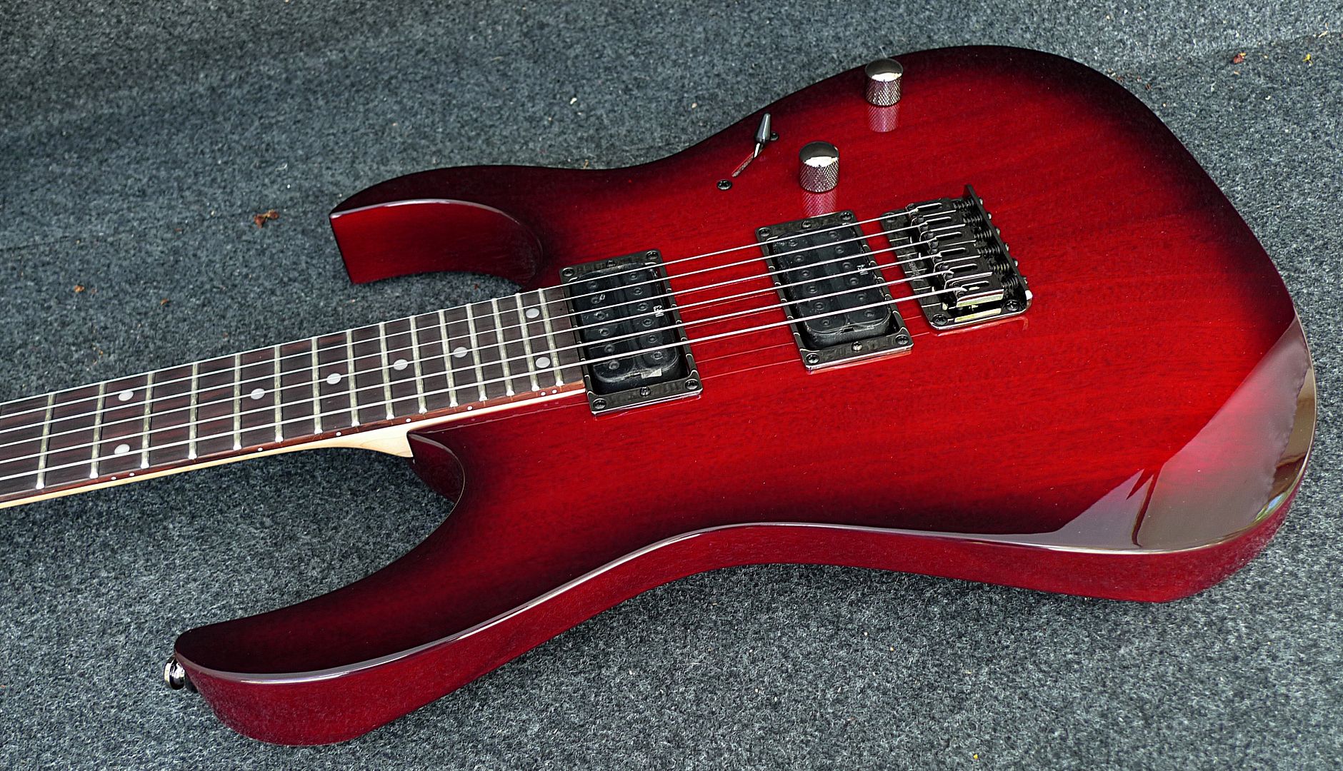 IBANEZ RG421BBS SOLID BODY ELECTRIC GUITAR Blackberry Sunburst